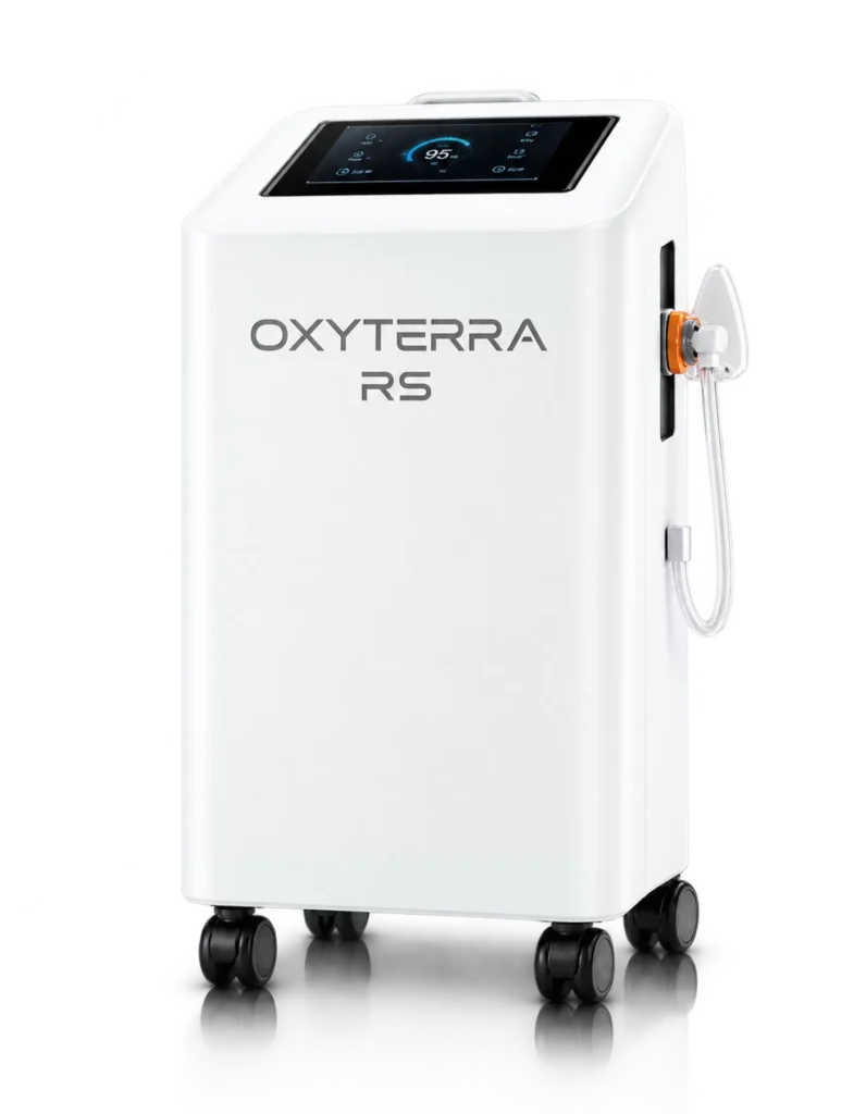 OXYTERRA RS в полный рост с экраном, боковым подключением и колёсами